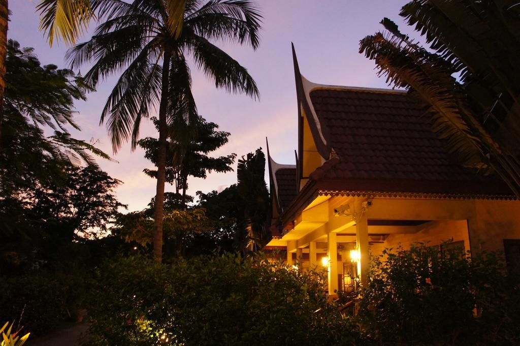 Palm Village Rawai Екстер'єр фото