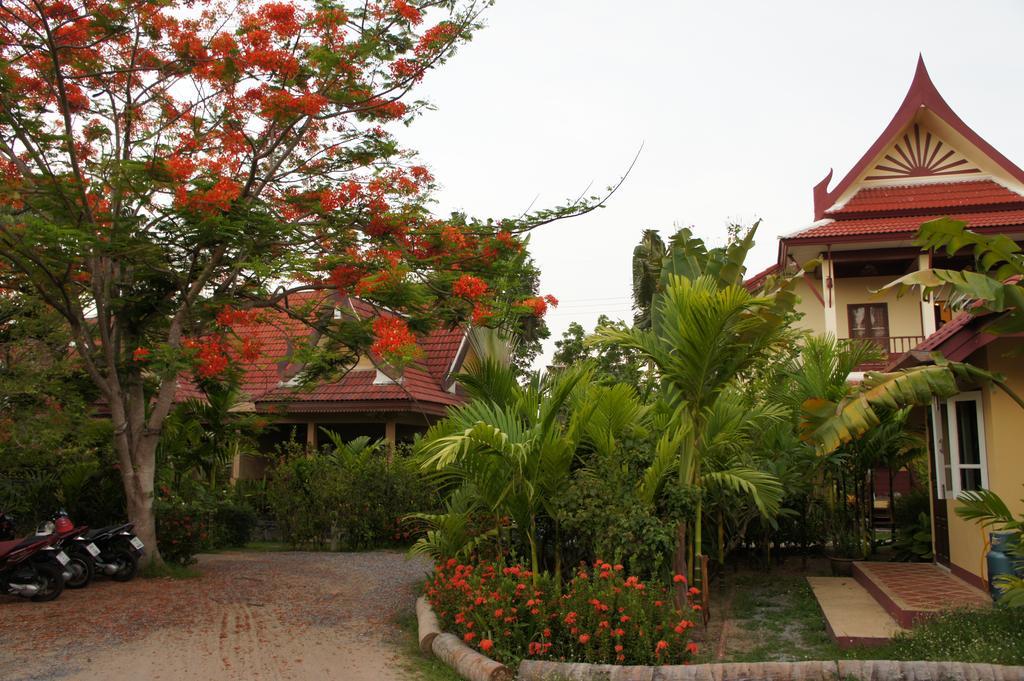 Palm Village Rawai Екстер'єр фото