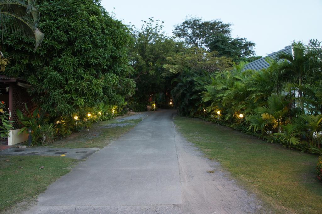 Palm Village Rawai Екстер'єр фото