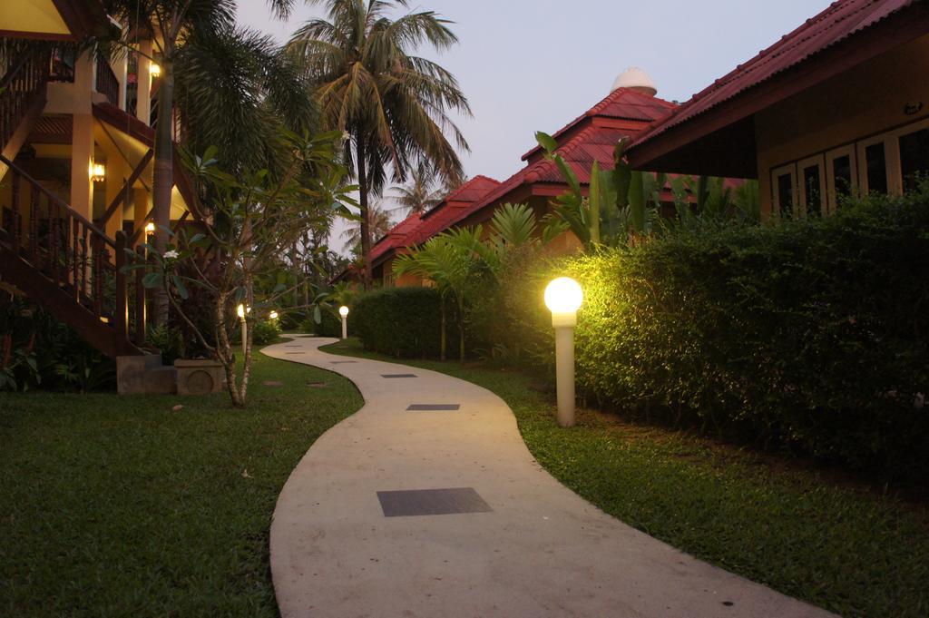 Palm Village Rawai Екстер'єр фото