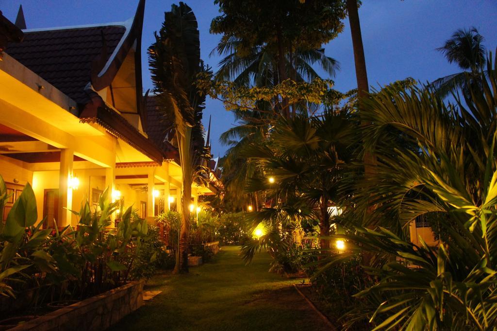 Palm Village Rawai Екстер'єр фото