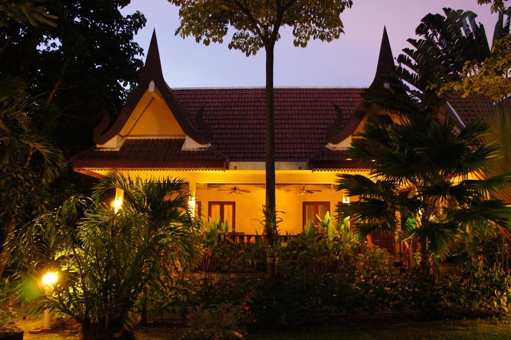 Palm Village Rawai Екстер'єр фото