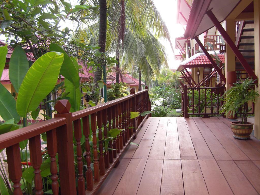 Palm Village Rawai Екстер'єр фото