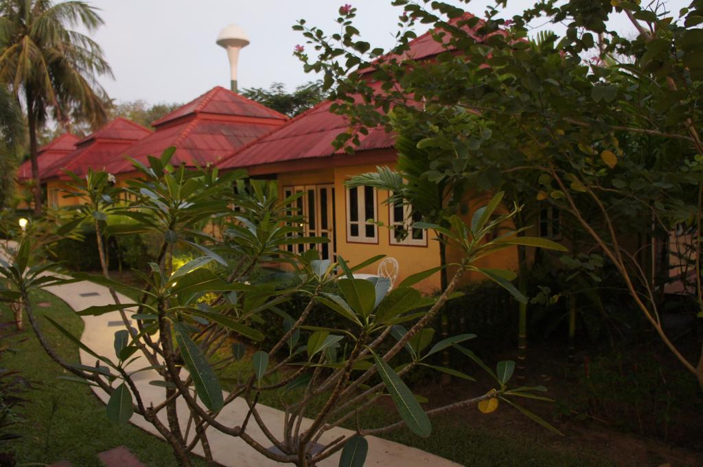 Palm Village Rawai Екстер'єр фото
