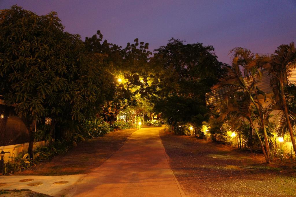 Palm Village Rawai Екстер'єр фото