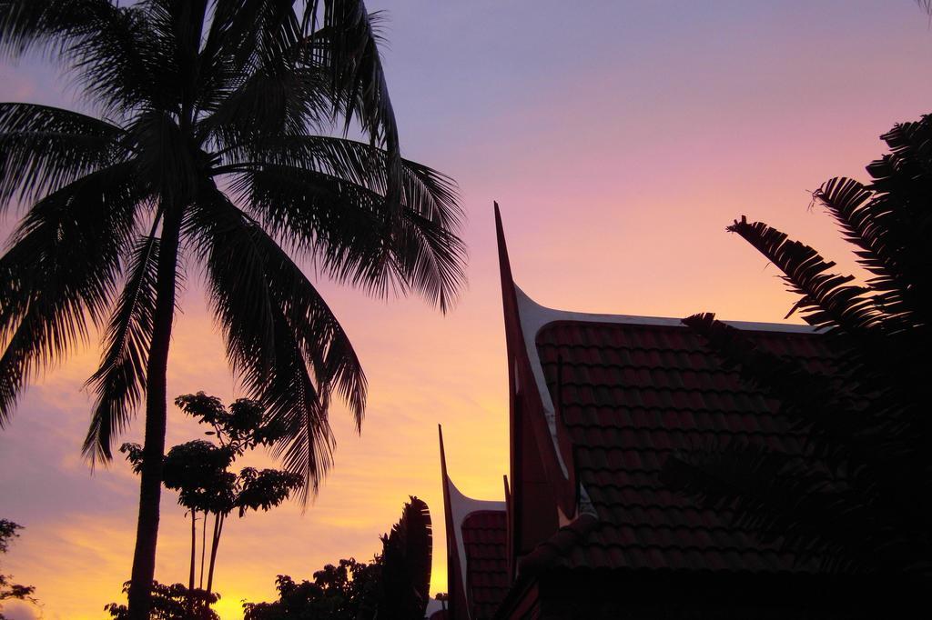 Palm Village Rawai Екстер'єр фото