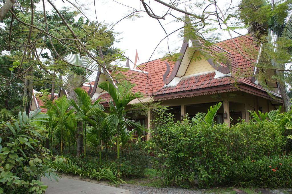 Palm Village Rawai Екстер'єр фото