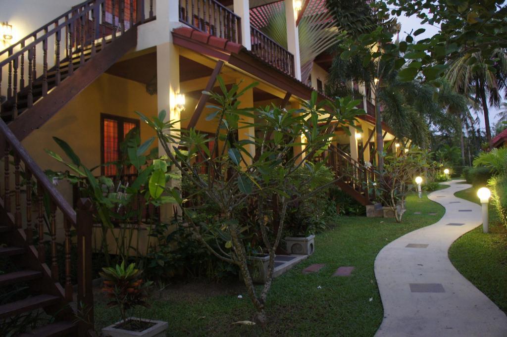 Palm Village Rawai Екстер'єр фото