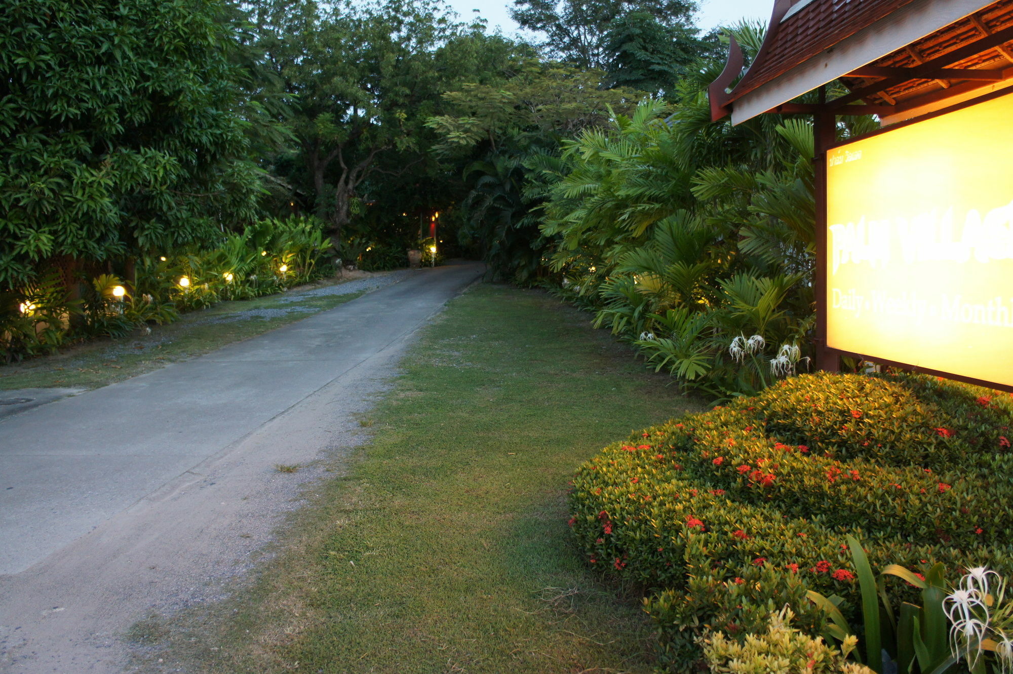 Palm Village Rawai Екстер'єр фото
