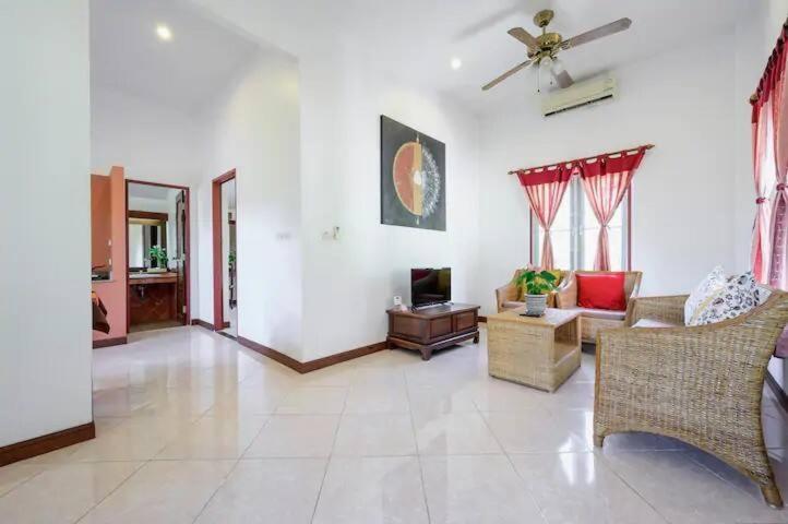 Palm Village Rawai Екстер'єр фото