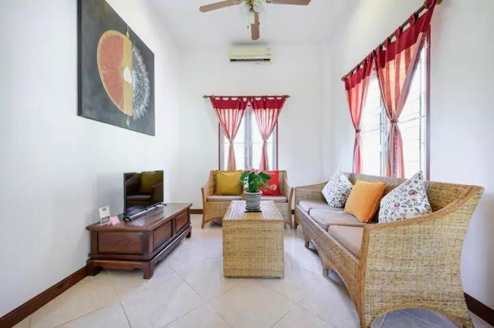 Palm Village Rawai Екстер'єр фото
